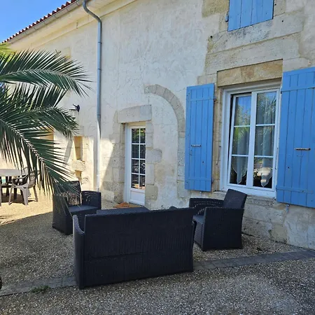 D'hotes -- Le Clos De Bed and Breakfast Gémozac