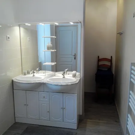 D'hotes -- Le Clos De לינה וארוחת בוקר Gémozac